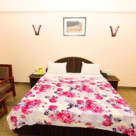 Geetanjali Hotel & Motel Бхаратпур Экстерьер фото